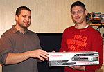 גלעד, הזוכה בתחרות החמשירים מקבל DVD Pioneer