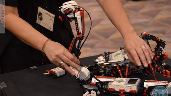 CES 2013: חברת לגו מציגה רובוטים
