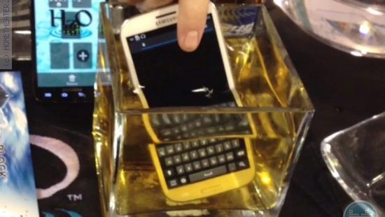 CES 2013: הגנה נגד מים של HzO