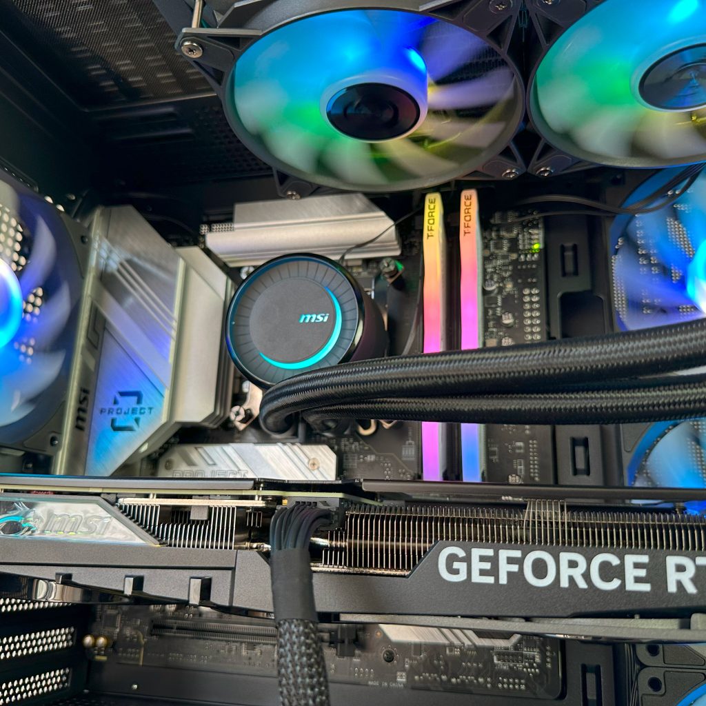 בונים מחשב: Powered By MSI | Project Zero