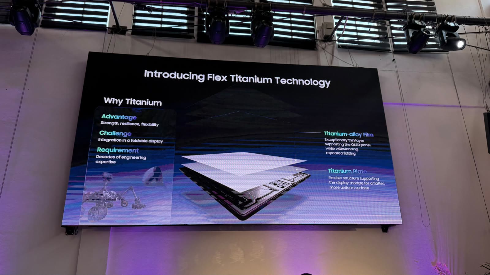 שקופית Flex Titanium באירוע ההשקה
