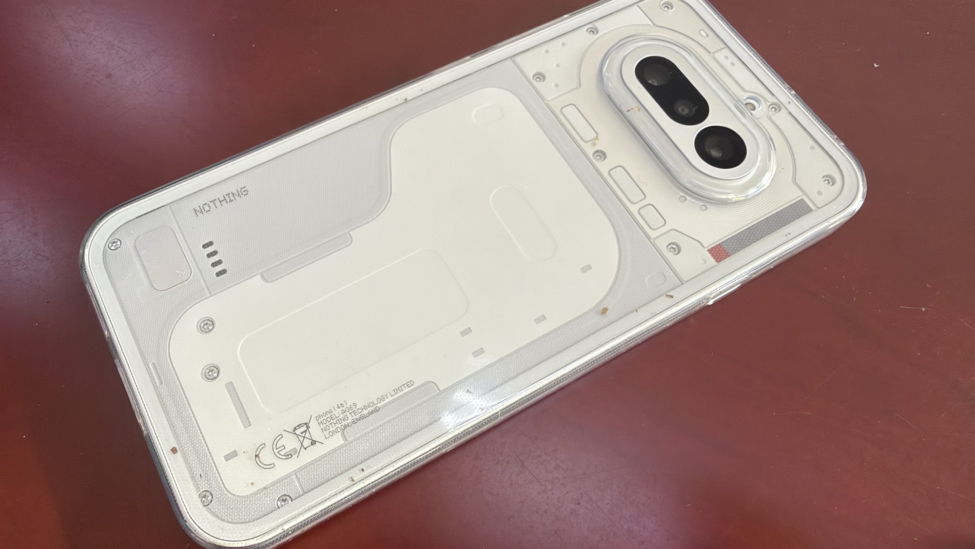 ביקורת: Nothing Phone (4a): מכשיר ביניים עם אופי, ולא עוד מלבן שחור